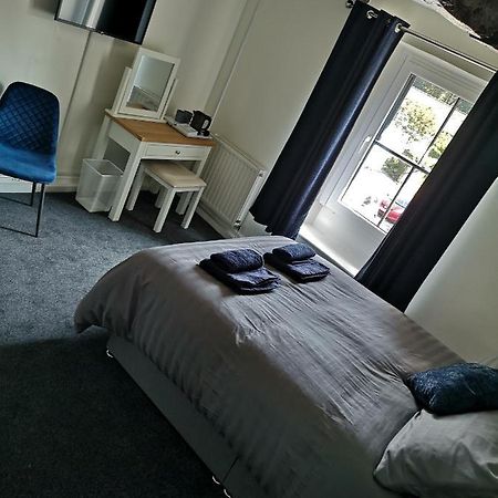 Red Lion Rooms - Self Check In ดอลตัน อิน เฟอร์เนส ภายนอก รูปภาพ